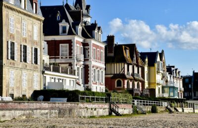 Immobilier en bord de mer en 2026 : marché, prix et villes qui bougent sur le littoral français